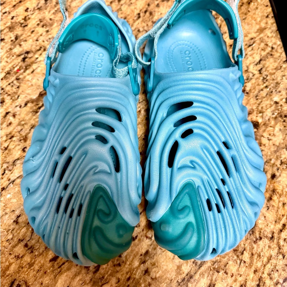 COPY - Men’s Salehe Bembury color Tide Crocs Size10.